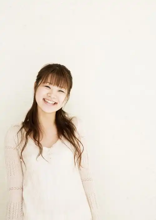 微笑图片微笑人物表情笑