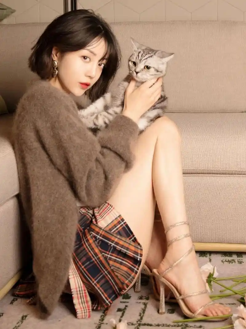 李溪芮美腿集:长腿女神,时尚撩人!