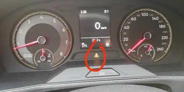 2018款大众朗逸风尚版仪表盘三角型内黄色感叹号亮起是什么原