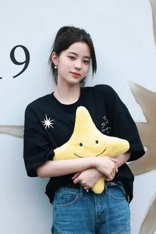 欧阳娜娜跨界艺术展##欧阳娜娜的1042