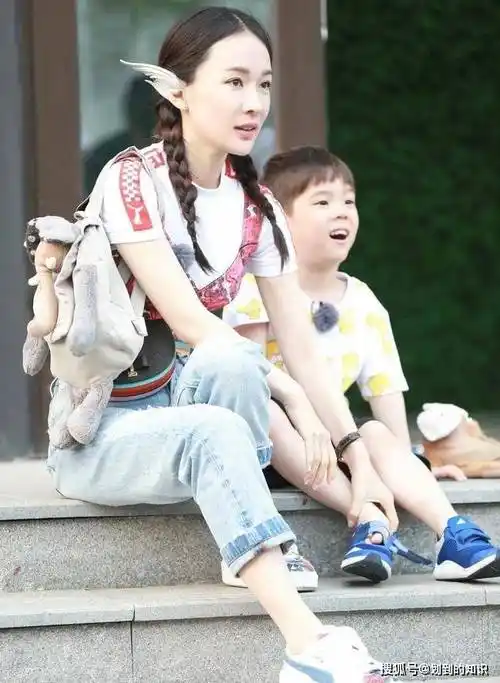 霍思燕出席首映礼,本人身材发福贵妇气息浓,儿子嗯哼意外成焦点