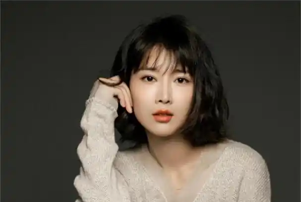 演员奚望宣布离婚,重回单身状态,引发了一系列关注和探讨.