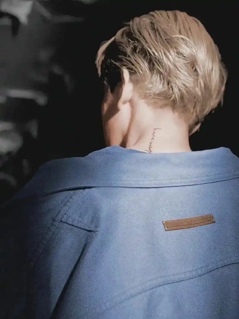 分享相册里baekhyun 的背影照.欢迎大家补充#边伯贤  - 抖音