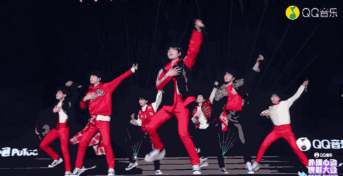 明年不火我现场表演一个激情滑跪(@q音,请我请我请我)时代少年团,r1se