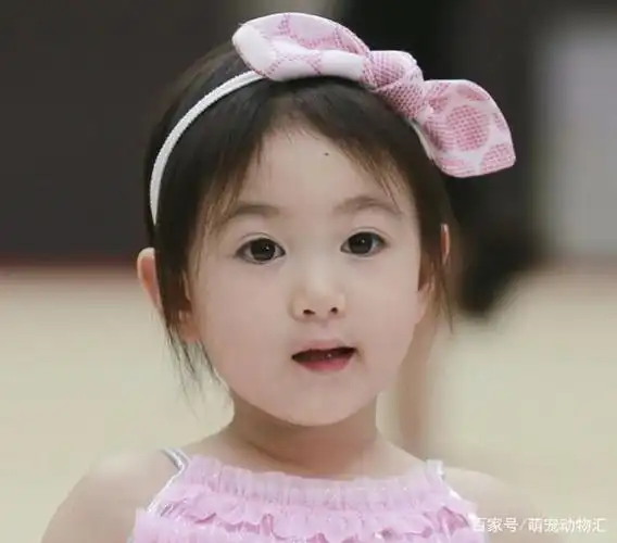 星二代8岁奥莉晒出近照,看清照片后,网友:不如小时候