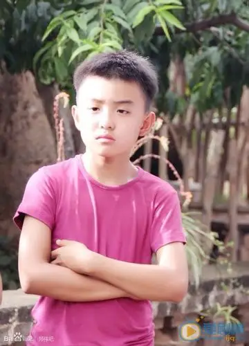 郑伟个人资料简介_郑伟图片写真_生活照_家庭背景-明星库