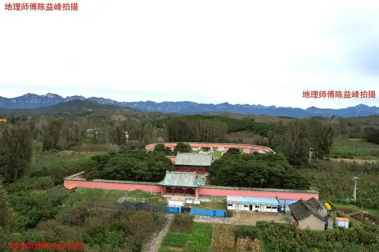 泰陵妃园寝,大约建于1730—1737年,与泰陵大概是同时卜选,同时兴建.