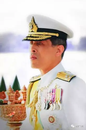 泰国国王拉玛十世加冕大典盛大举行 一文回顾成长史