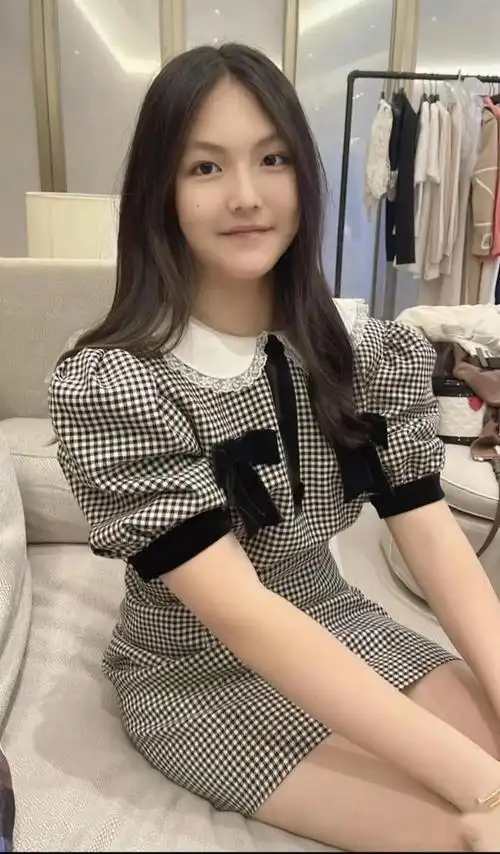 李湘王岳伦同框女儿王诗龄身高惊人离婚后两人关系成谜