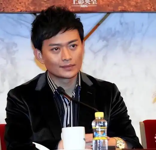 回顾黄海冰:不接受前妻丁克,再婚娶小12岁娇妻,生两子幸福美满