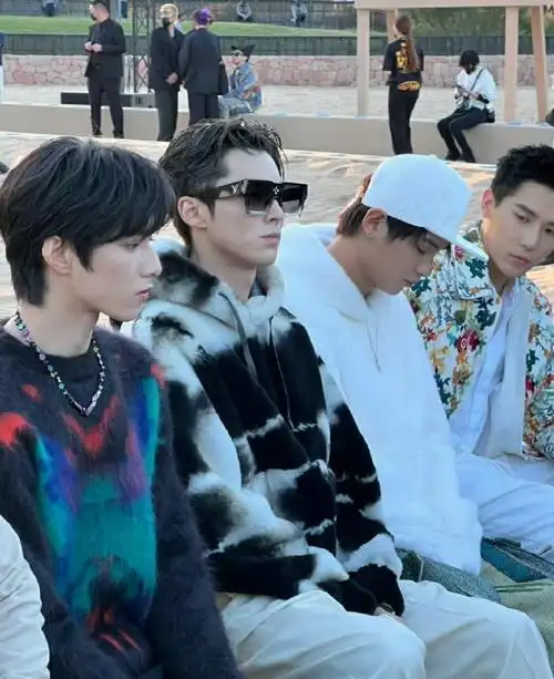 王鹤棣王安宇黄明昊刘耀文同框照