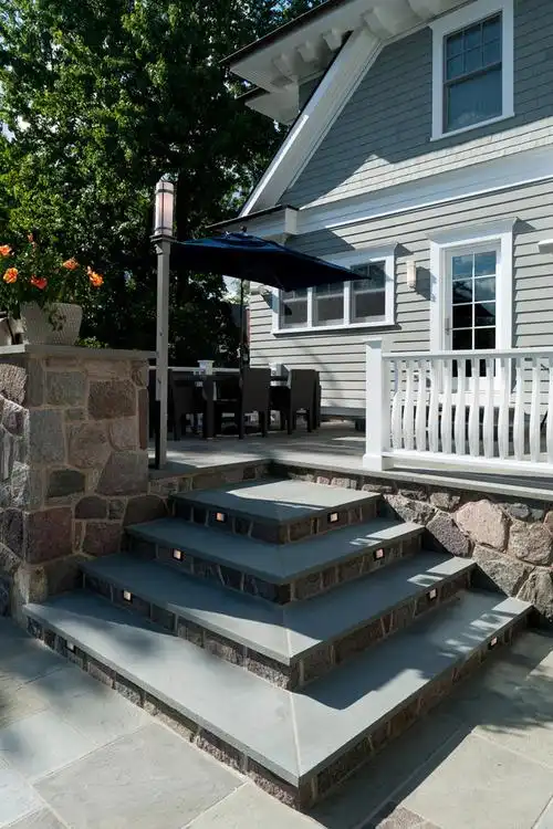 现代风格别墅庭院绿色方形台阶设计装修效果图