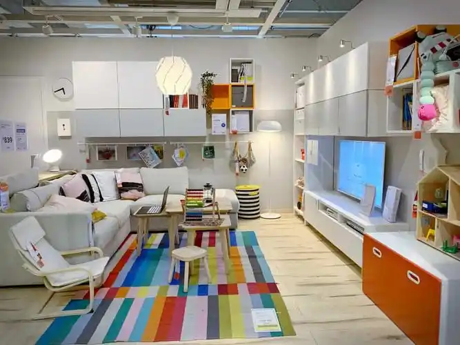 那么照搬一套宜家的设计完全是可行的办法,从家具到配色再到你目力所