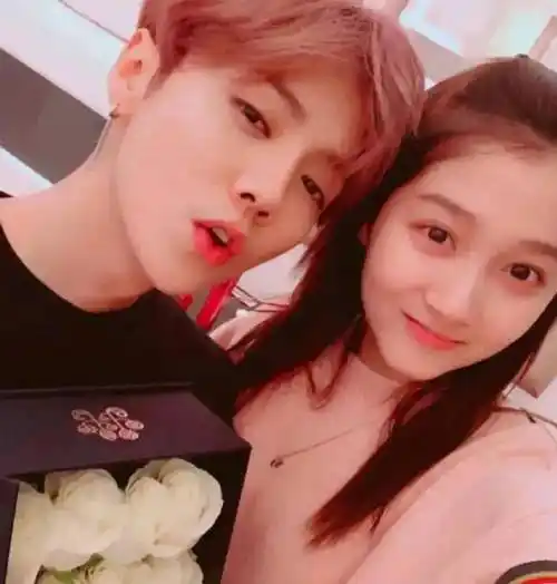 张小寒爆料男顶流塌房,关键词出现,鹿晗跑不了了_网友_关晓彤_恋情