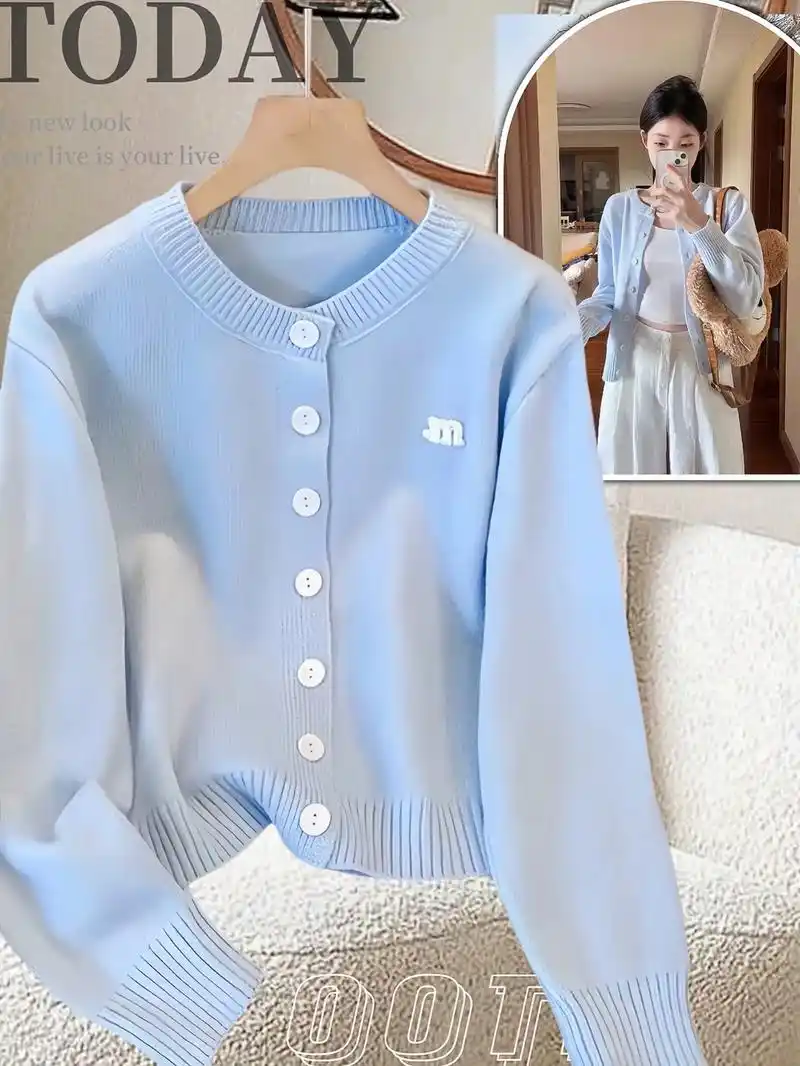 奶fufu浅蓝色针织衫.一件低饱和度的蓝色针织衫,就像初春的 - 抖音