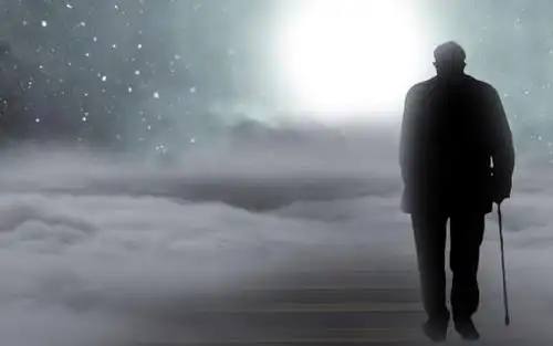 一个孤独沧桑的男人背影