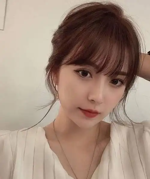 是时候换发型了!2021年流行这几款刘海,气质又好看