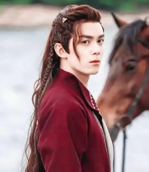 就问谁看剧时,没有被单手骑马的吴磊帅到?