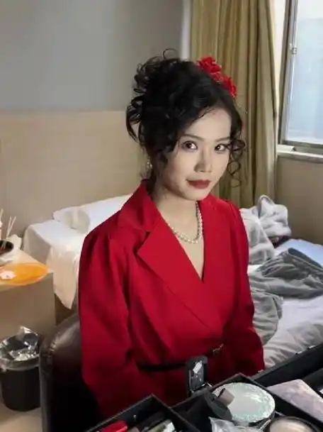 90年代复古新娘妆容造型,姐妹们,这个爆改妆容算成功了吗?