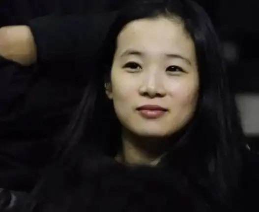 但长相绝对是没得说的,和娱乐圈明星相比也毫不逊色,而且杨鸣在辽宁