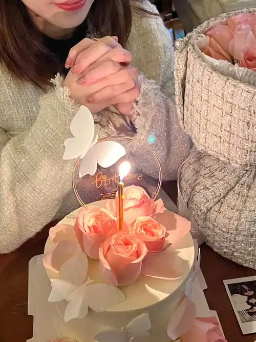 蛋糕超搭小香风花束真的比较精致超级适合生日或者重大节日拥有而且也