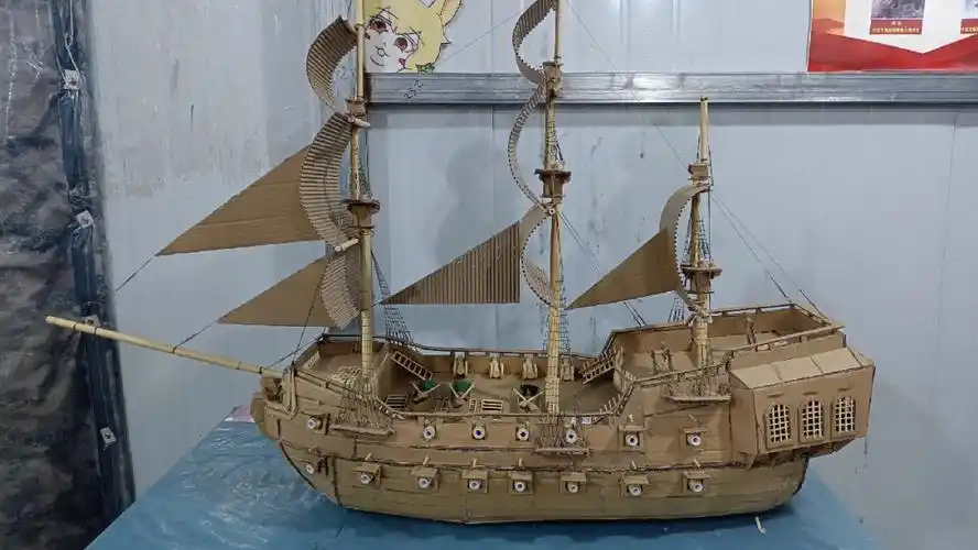 废旧纸箱子做了艘船