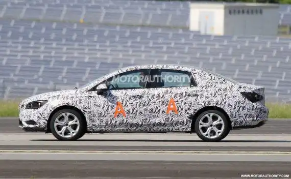 新一代别克英朗gt谍照曝光预计明年上市