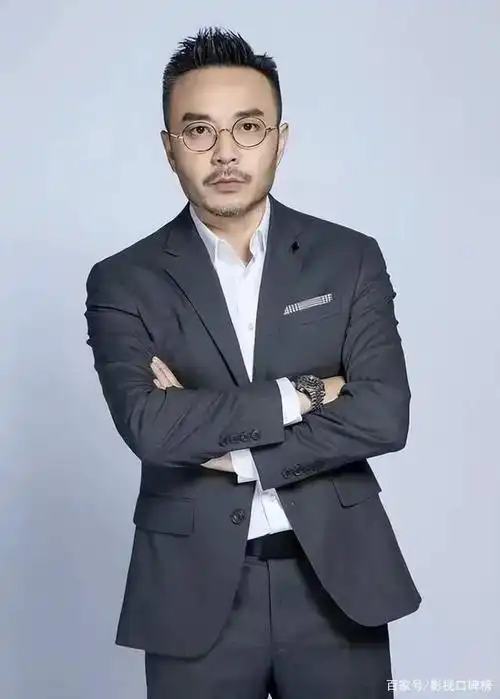 哪些男综艺主持人的文化感最强?许知远的特点是拧巴,马东是圆滑