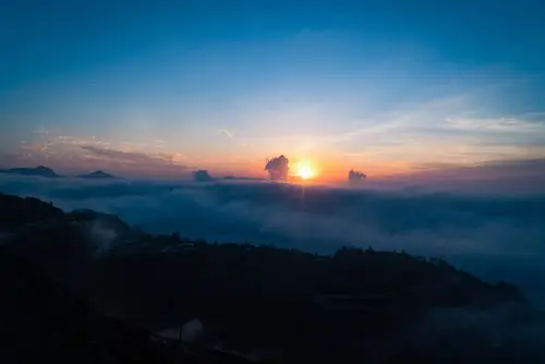 破晓(这月的追光之路)