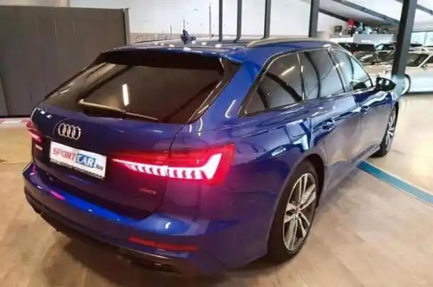 导读:时尚又大气,落地40万,奥迪a6旅行版海外亮相,成熟大气,可选四驱