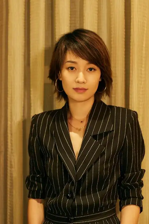 马伊琍最新写真曝光 潇洒干练简单随性