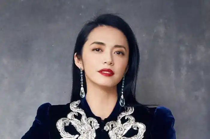 谁是75后女明星人气之首?左小青黄奕殷桃章子怡