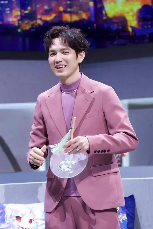 原创穿粉色衣服的男明星任嘉伦最温柔肖战最治愈李易峰最绝