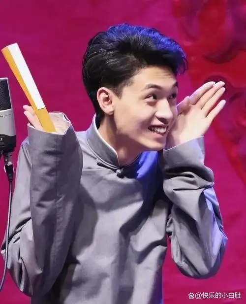 在娱乐圈,秦霄贤以实力和坚持闯荡,成为备受瞩目的综艺明星.