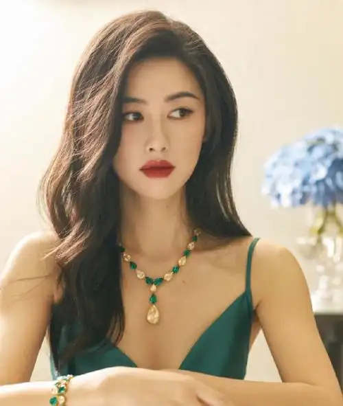 戛纳红毯群魔乱舞,朱珠一袭性感黑衣突出重围|演员|模特|女明星_网易