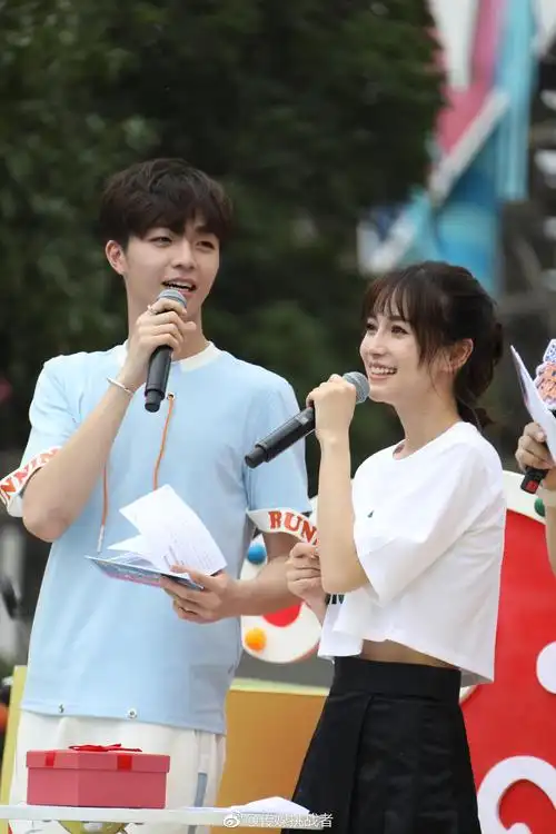 angelababy陈立农跑男嘉年华活动现场