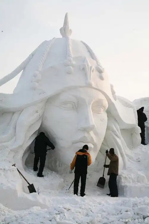 雪雕大雪中的创作热情