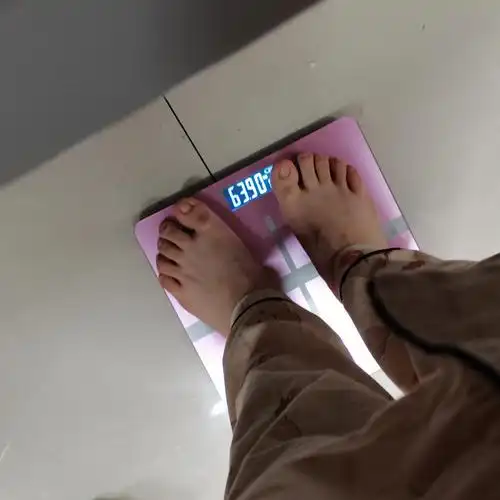 图一是三月份开学的体重图六是六月底离校的体重图七是8.