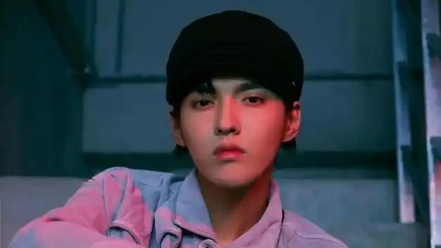 33岁加拿大籍男星吴亦凡从顶流偶像沦落成性侵犯,2021年7月遭逮捕羁押