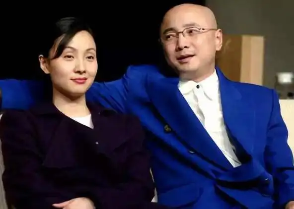 徐峥一家三口看电影,陶虹朴素臃肿,女儿正脸罕见曝光像爸爸