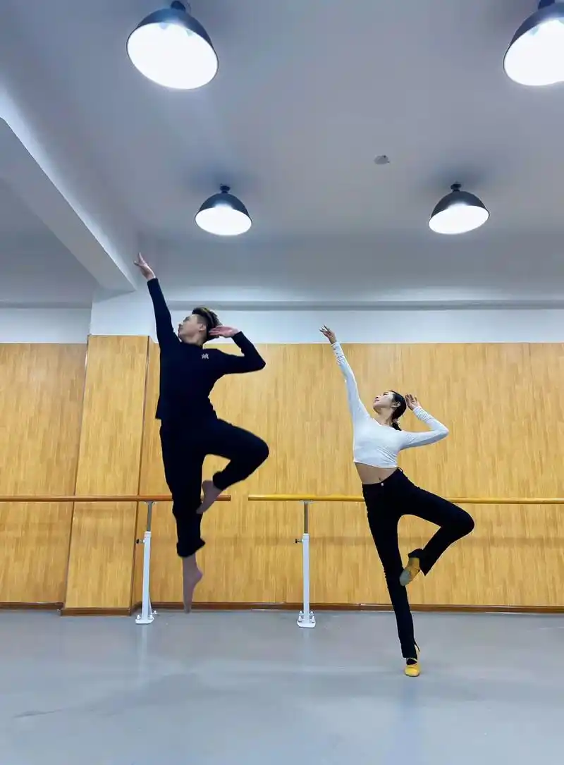 双人舞托举 #双人舞 #舞蹈拍照姿势大全 #双人拍照姿势  - 抖音