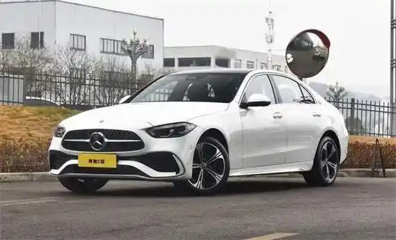 运动版 4matic新款奔驰c级提供5款配置车型,分别为:2024款(改款) c200
