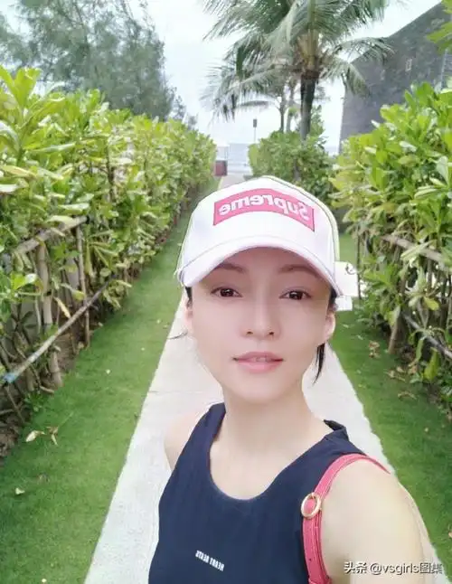 张韶涵素颜照(张韶涵素颜夏日清凉自拍照图片)