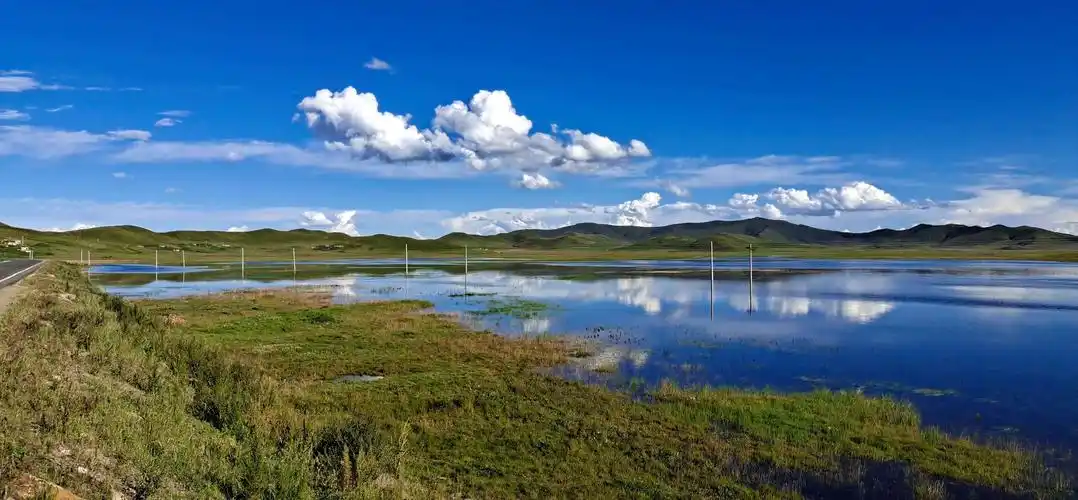 美丽的诺尔盖大草原湿地公园