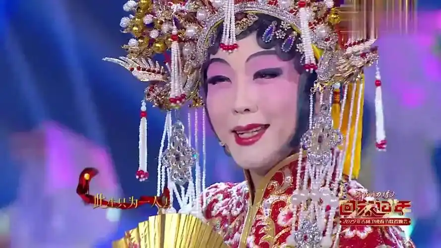 李玉刚女装造型有多惊艳?一身女装参加巴黎时装周,老外都看懵了