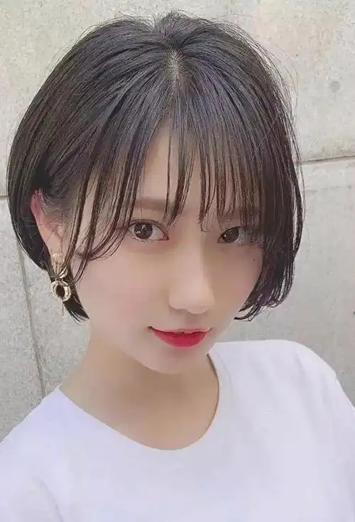 女生精剪出的短头发图片_发型造型_宝妈时尚生活网