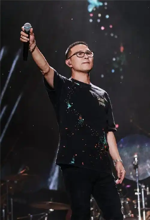 但这并不影响#汪峰演唱会#的预售!