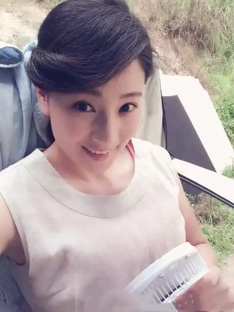 最美军花侯梦莎名花有主了脱掉了军装后非常有女人味