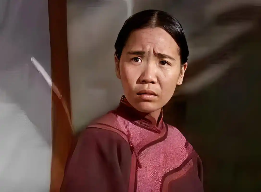 1988年,有"中国最丑女人演员"之称的杨青到北影接受采访.