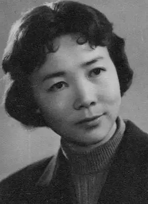 著名演员田华公益出席,担任第二届中国(白沙)影视工业电影周形象大使!